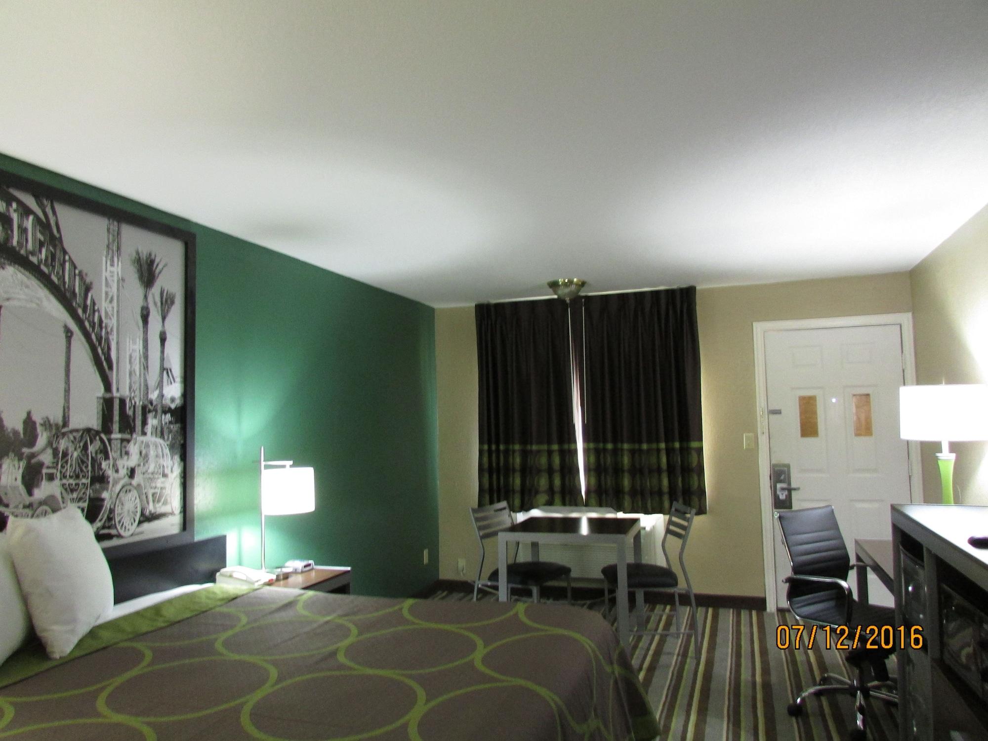 Super 8 By Wyndham Kingsville Exterior photo