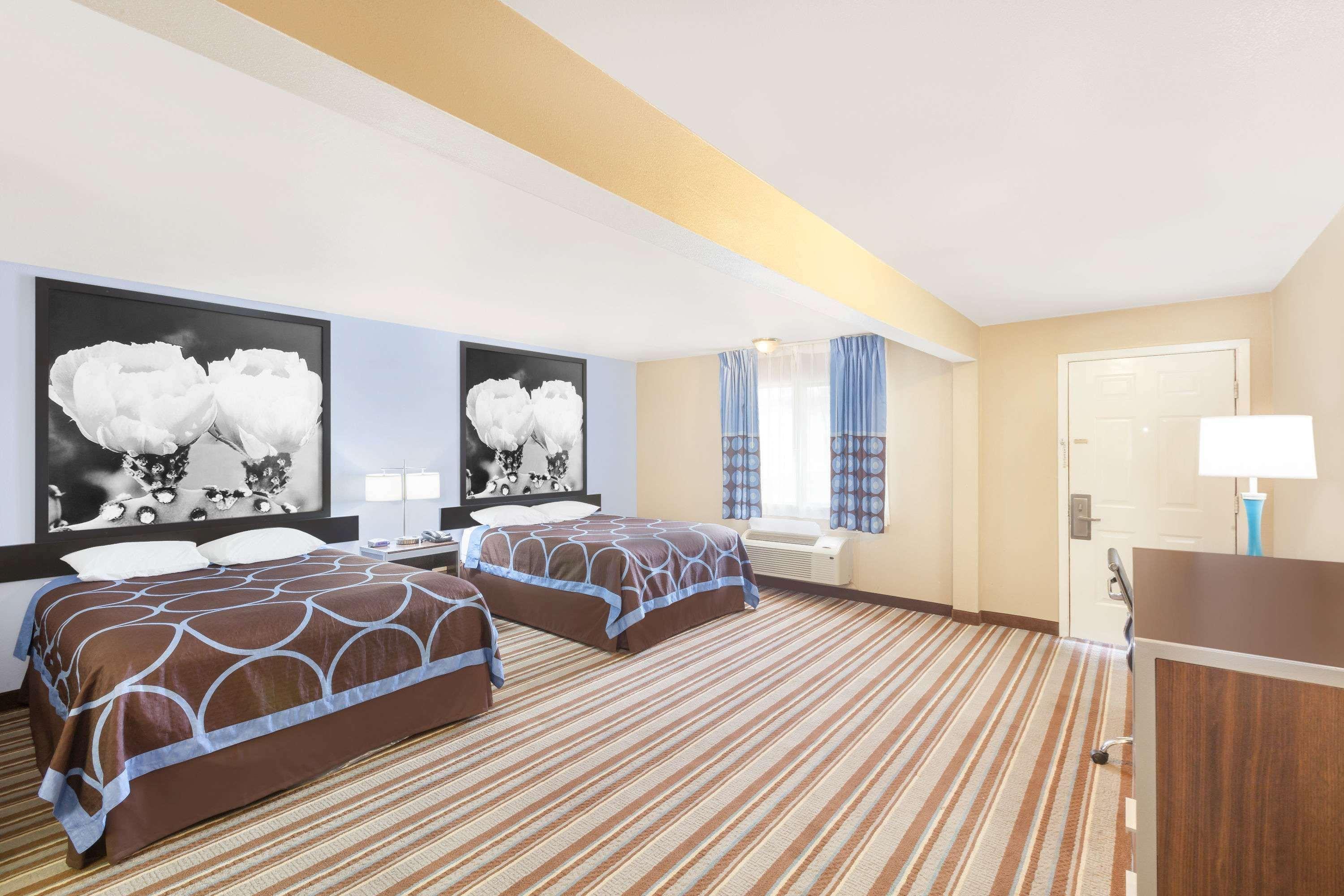 Super 8 By Wyndham Kingsville Exterior photo