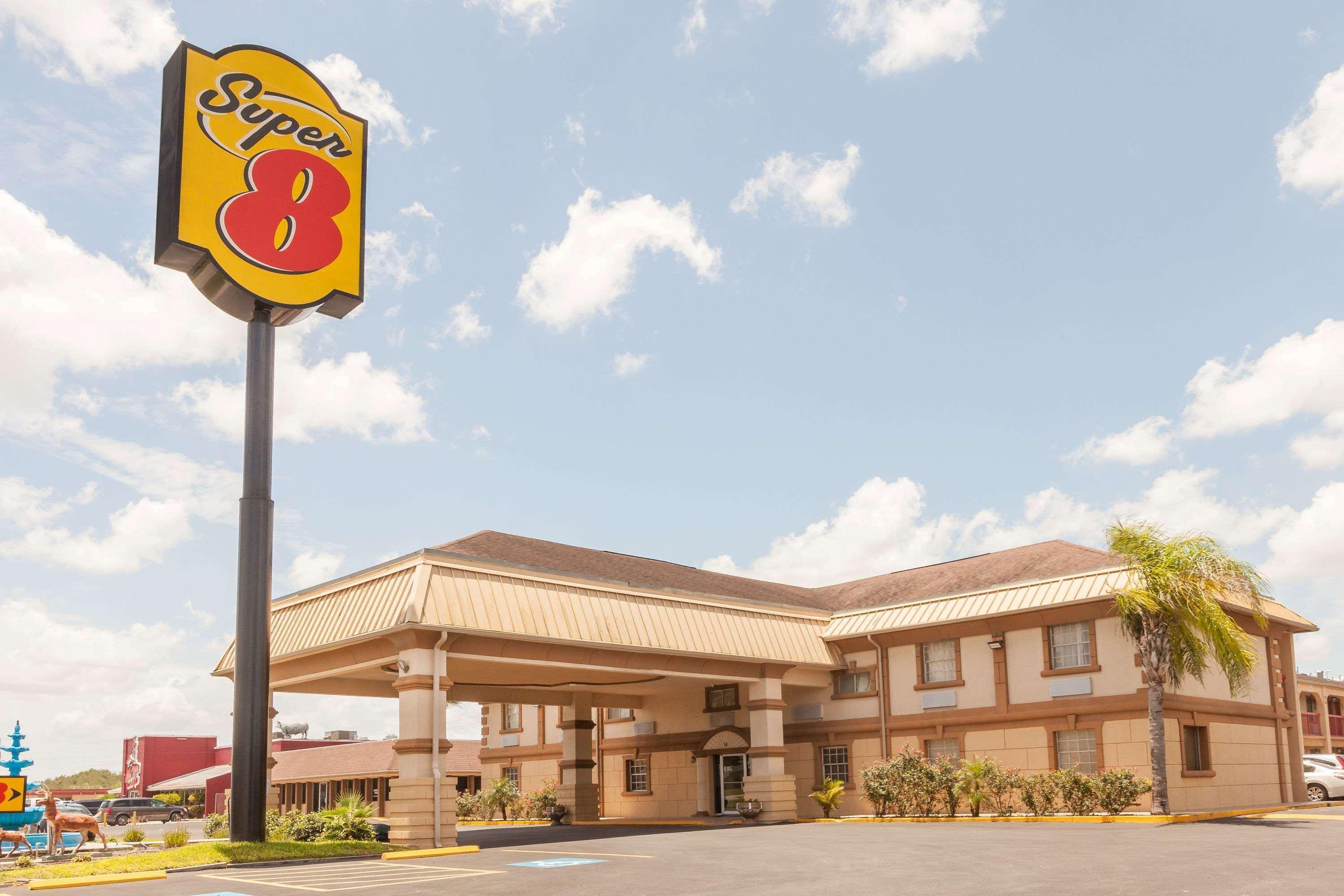Super 8 By Wyndham Kingsville Exterior photo