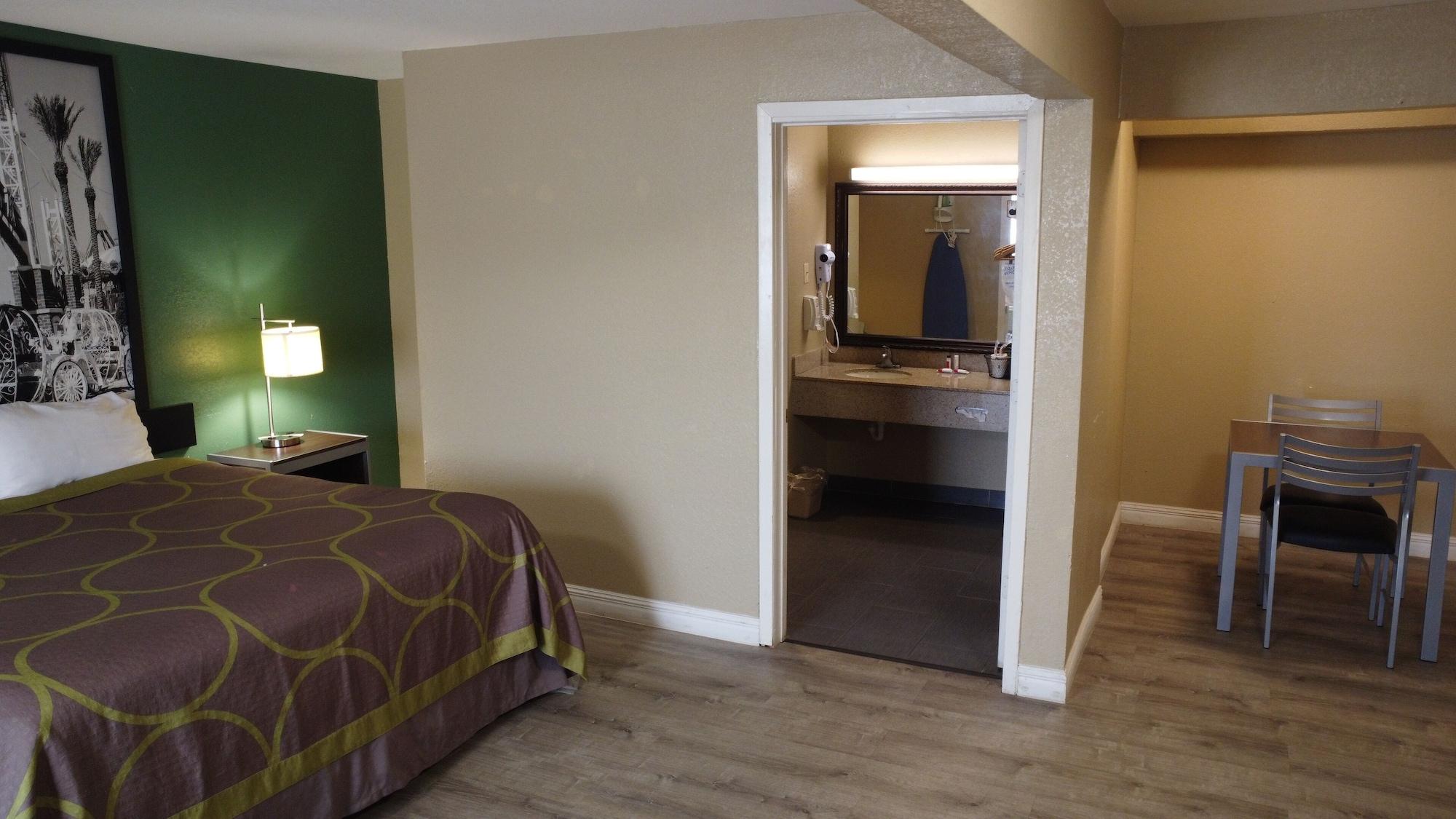 Super 8 By Wyndham Kingsville Exterior photo