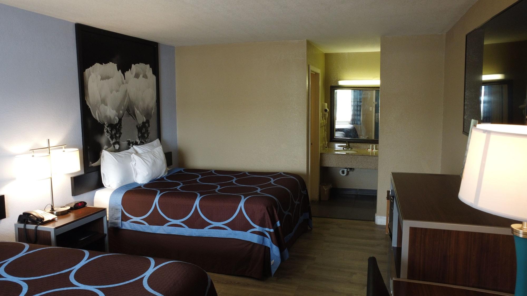 Super 8 By Wyndham Kingsville Exterior photo
