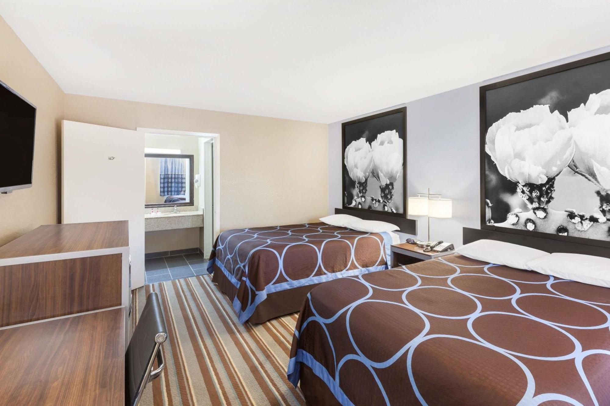 Super 8 By Wyndham Kingsville Exterior photo