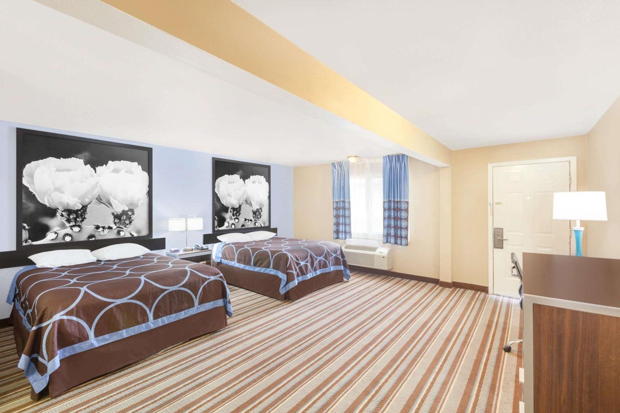 Super 8 By Wyndham Kingsville Exterior photo